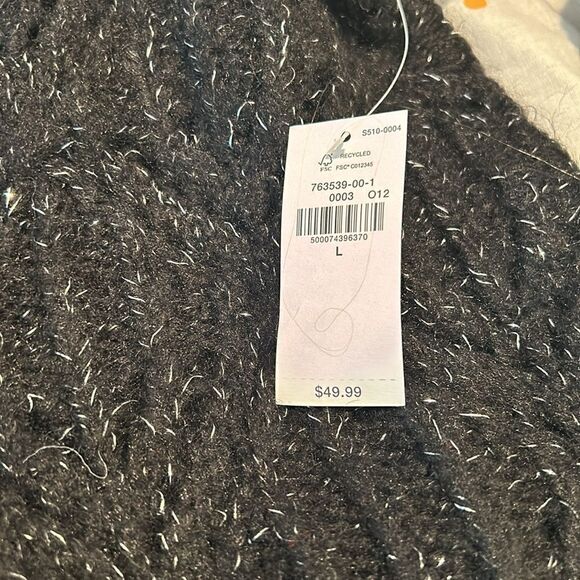 NWT Old Navy fuzzy, shiny sweater size large. Black and silver - Picture 6 of 8